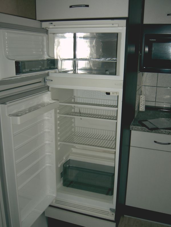 Neue  Kuhlschrank mit Gefrierschranke ist selbst abzuholen