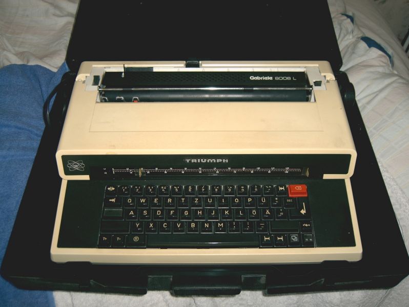 Schreiben Machine Elektrik marque TRIUMPH mit koffe
