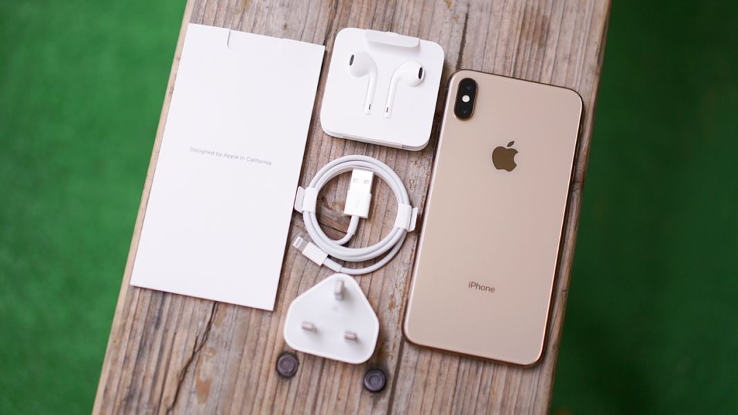 Brand New Factory Unlocked Apple iPhone XR / Apple iPhone XS / Samsung Galaxy Note 10.