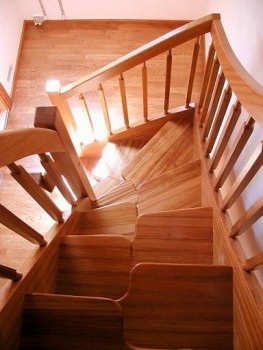 Treppe aus Holz